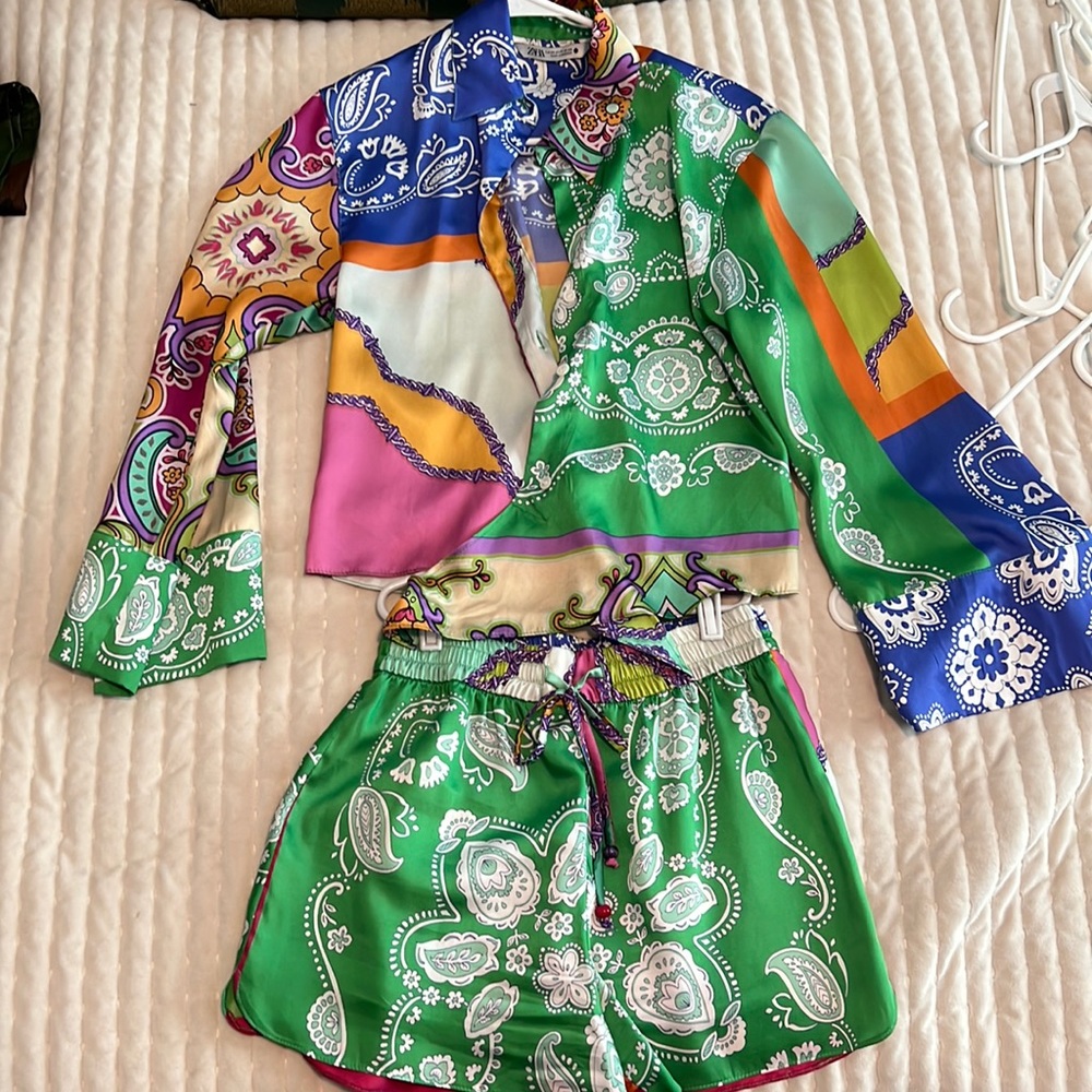 Zara Multi-Color Paisley Print Set